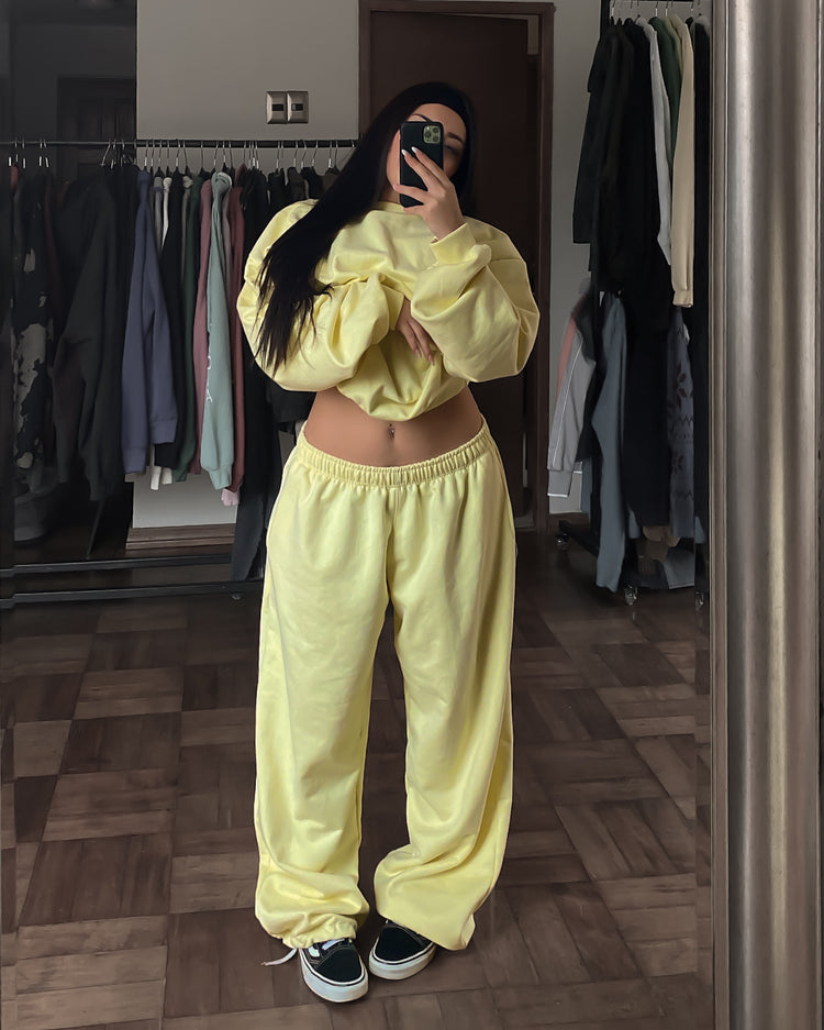 Pantalón buzo amarillo pastel