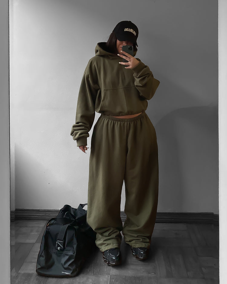 Conjunto pantalón básico pretina angosta + cropped hoodie